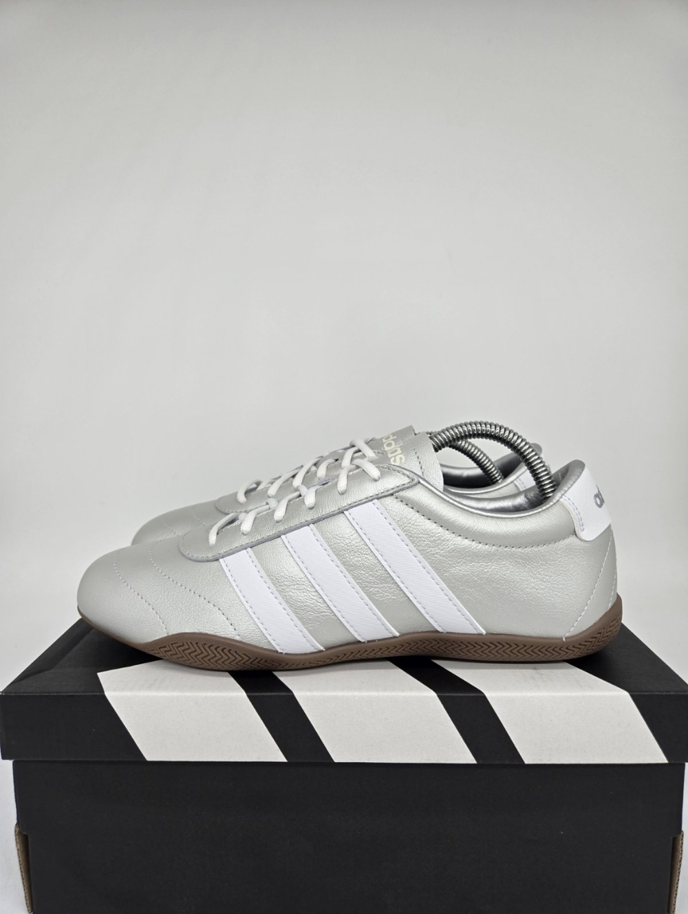 adidas Women's Grand Court Lo JQ9682 Silver Metallic Gum Shoes Size 11